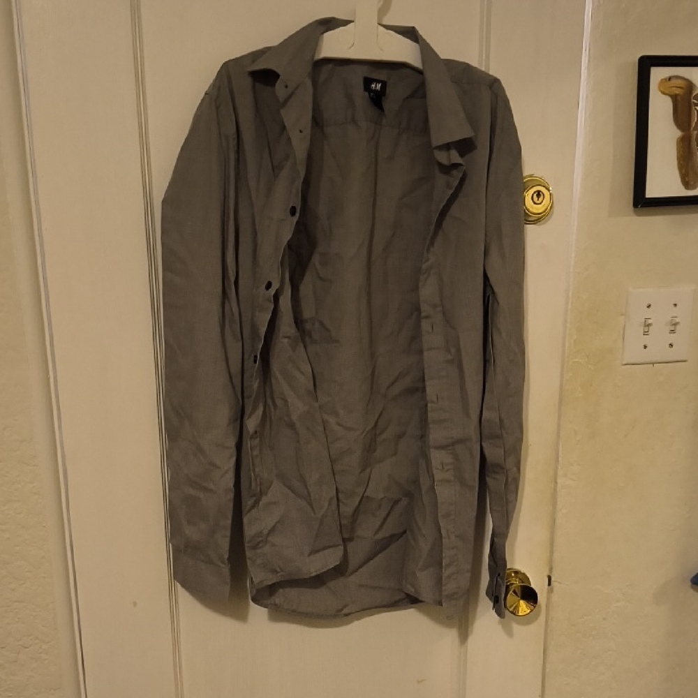 H&M | Men's Casual Gray Button-Down Shirt